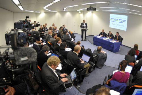 Δεν θα επιβαρύνουν το καθαρό χρέος οι εγγυήσεις δανείων στο πλαίσιο του EFSF