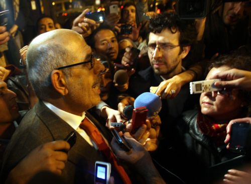 Στην Αίγυπτο έφτασε ο Ελ Μπαραντέι, δηλώνοντας «παρών» στις εξελίξεις