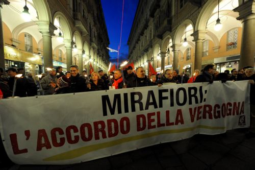 «Ναι» σε σκληρότερες συνθήκες εργασίας ψήφισαν οι εργαζόμενοι στο εργοστάσιο Mirafiori της Fiat