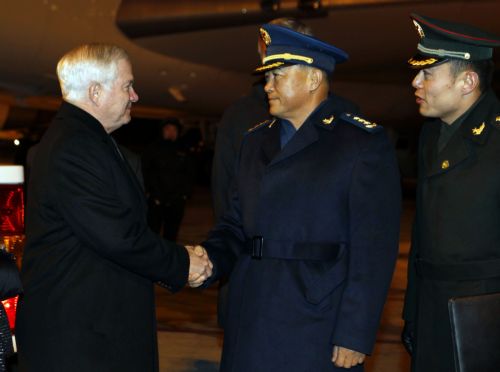 Στο Πεκίνο ο Ρόμπερτ Γκέιτς, ανήσυχες οι ΗΠΑ για τη στρατιωτική ισχύ της Κίνας