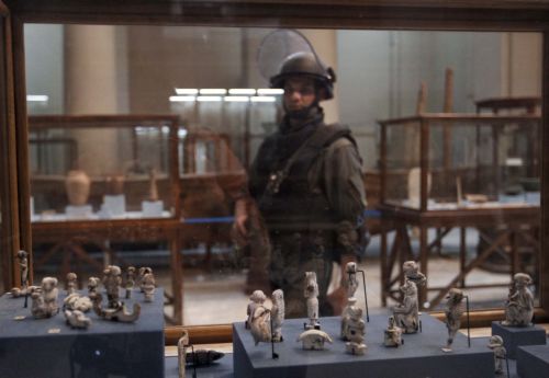 Ισχυρές δυνάμεις φυλάσσουν το Μουσείο της Αιγύπτου, μετά από νέες απόπειρες λεηλασίας