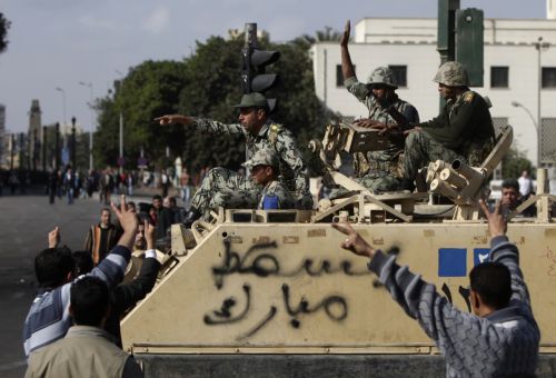 Ανοδικά κινούνται οι τιμές του πετρελαίου και του χρυσού λόγω των ταραχών στην Αίγυπτο