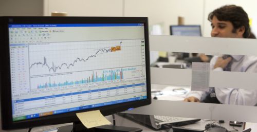 Επιμένουν οι συζητήσεις και οι διαψεύσεις για την αναδιάρθρωση του ελληνικού χρέους