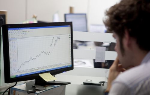 «Άμεση» αναδιαδιάθρωση χρέους χρειάζεται στην ευρω-περιφέρεια, λέει ο Economist