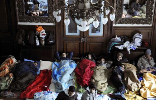 Συνεχίζουν για έβδομη ημέρα την απεργία πείνας οι μετανάστες