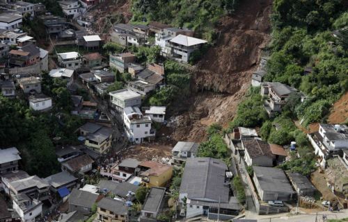 Πάνω από 140 νεκροί στη Βραζιλία εξαιτίας των έντονων βροχοπτώσεων