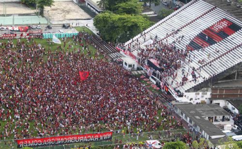 Περίπου 20.000 οπαδοί της Φλαμένγκο αποθέωσαν τον Ροναλντίνιο