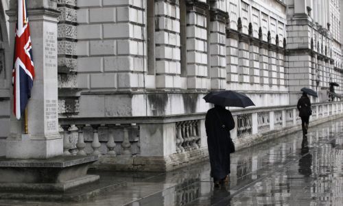 Aναπάντεχη συρρίκνωση 0,5% του βρετανικού ΑΕΠ το δ’ τρίμηνο