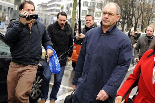 «Ναι» στη συνεργασία με τις ελληνικές αρχές για τον εντοπισμό φοροφυγάδων λέει ο πληροφοριοδότης του Wikileaks