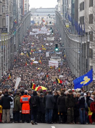 Ογκώδης διαδήλωση στις Βρυξέλλες για τον σχηματισμό κυβέρνησης