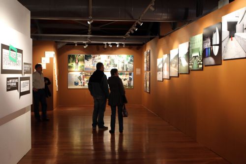 Με παράλληλες δράσεις έως τον Μάρτιο του 2011 συνεχίζεται η PhotoBiennale