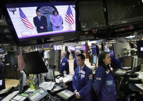 Χαμηλότερα οι ευρωπαϊκές αγορές τη Δευτέρα, μεικτά πρόσημα στη Γουόλ Στριτ