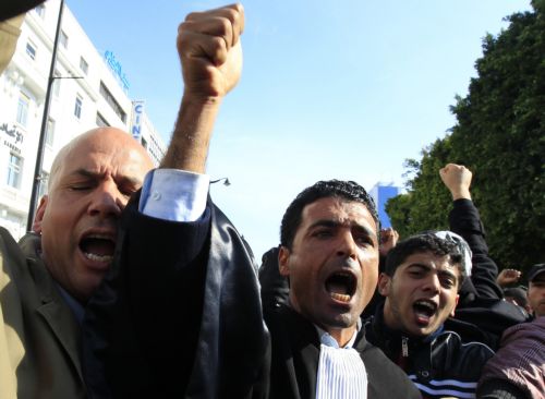 Με περιορισμένη συμμετοχή της αντιπολίτευσης η νέα κυβέρνηση της Τυνησίας