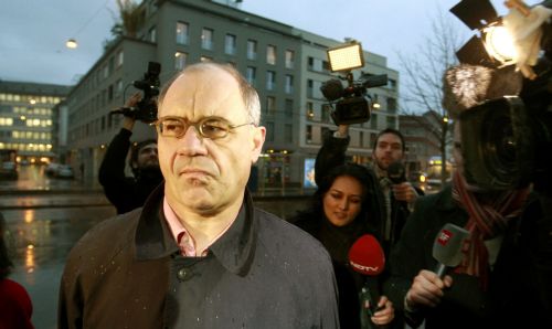 Ποινή για παραβίαση απορρήτου επιβλήθηκε στον τραπεζίτη που έδωσε στοιχεία στο Wikileaks