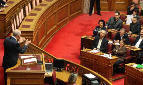 Οξεία αντιπαράθεση Παπανδρέου – Παπαρήγα για τα ελληνοτουρκικά