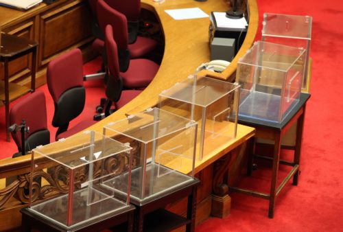 Στη Βουλή η δικογραφία για (μη κατανομαζόμενο) πρώην υφυπουργό