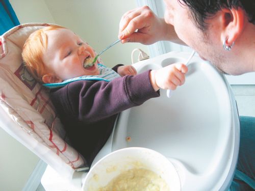 Δικαίωμα πρόωρης συνταξιοδότησης και σε πατέρες ανηλίκων τέκνων