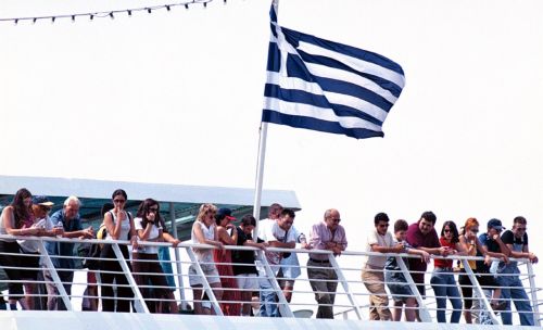 Ευρωπαίοι πλοίαρχοι-υποπλοίαρχοι μπορούν να επανδρώνουν πλοία με ελληνική σημαία