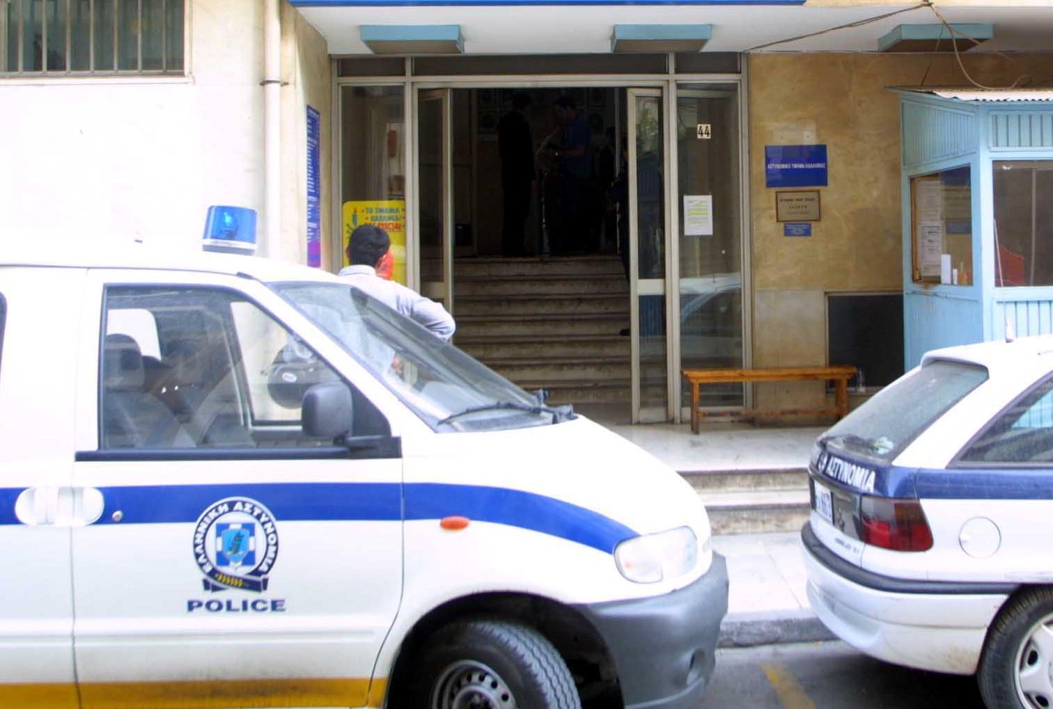 Οικογενειακή τραγωδία αποκαλύφθηκε σε διαμέρισμα στη Νίκαια