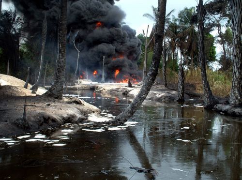 Η Shell στο στόχαστρο οργανώσεων για τον «περιβαλλοντικό όλεθρο» στη Νιγηρία