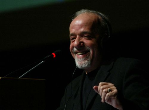 Για λογοκρισία κατηγορεί το Ιράν ο Πάουλο Κοέλιο