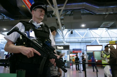 Τρομοκρατική επίθεση φοβούνται οι βρετανικές αρχές και αυξάνουν το επίπεδο συναγερμού