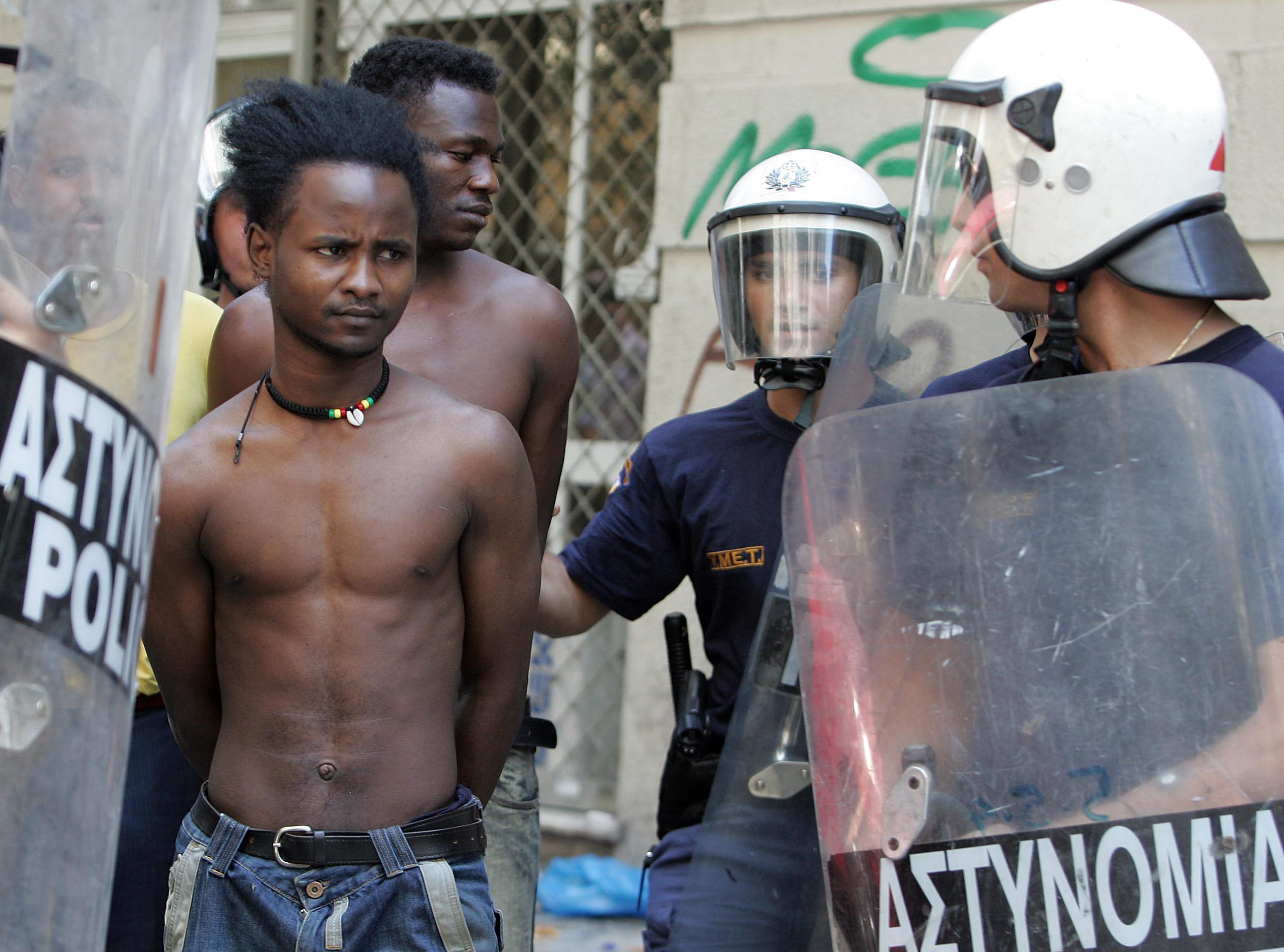 Επιχείρηση-«σκούπα» στα συρτάρια της ΕΛ.ΑΣ. για τις συμμορίες στο κέντρο της Αθήνας