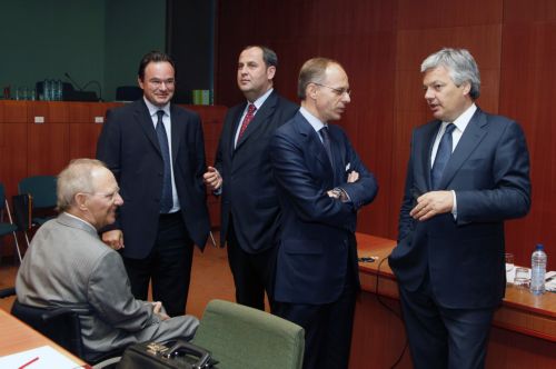 Η ΕΕ θα εξετάσει επιμήκυνση αποπληρωμής των ελληνικών δανείων διαβεβαιώνει ο Σόιμπλε