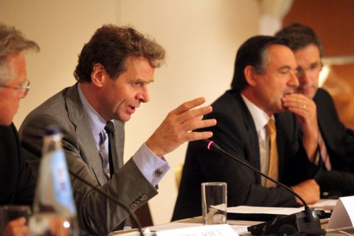 Αγώνας δρόμου για τις διαρθρωτικές μεταρρυθμίσεις εν όψει της νέας επίσκεψης της τρόικας