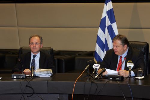 Η Ελλάδα δεν θα κλείσει συμφωνίες για εξοπλισμούς το 2011, λέει ο Π.Μπεγλίτης