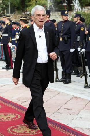 Με φόντο το άγαλμα Κ.Καραμανλή η επίσημη ανάληψη καθηκόντων για τον Γ.Μπουτάρη