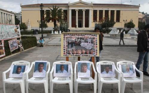 Στο νοσοκομείο μεταφέρθηκε ένας από τους Αφγανούς απεργούς πείνας στα Προπύλαια