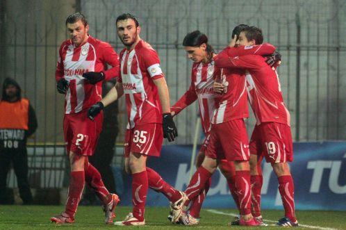 Ο Ολυμπιακός έκανε την Τρίπολη… τρίποντη, αλλά με πέναλτι «φάντασμα»