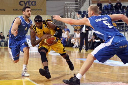 Ο Άρης παίζει την πρόκριση και ο Πανελλήνιος αποχαιρετά