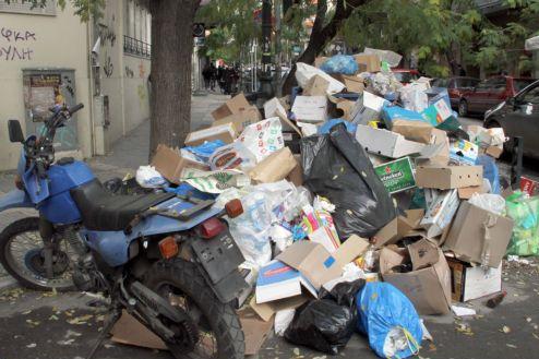 «Επιστράτευση» στη Θεσσαλονίκη για την αποκομιδή των απορριμμάτων