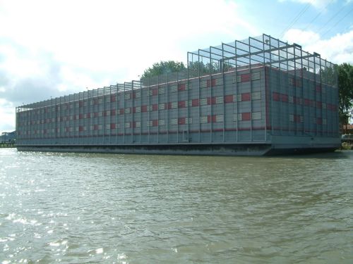 «Υπό μελέτη» πλωτά κέντρα υποδοχής μεταναστών, επιβεβαιώνει ο Χρ.Παπουτσής