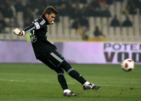 Νοκ άουτ για δύο μήνες ο Καρνέζης