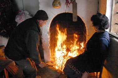 Βενζινάδικα, τζάκια και σόμπες επιβαρύνουν την υγεία μας