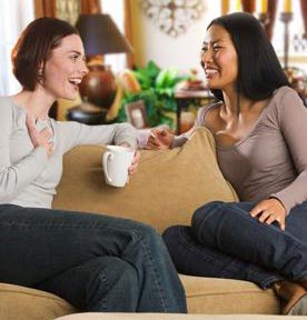 Οι γυναίκες επικοινωνούν καλύτερα από τους άνδρες και μιλούν λιγότερο