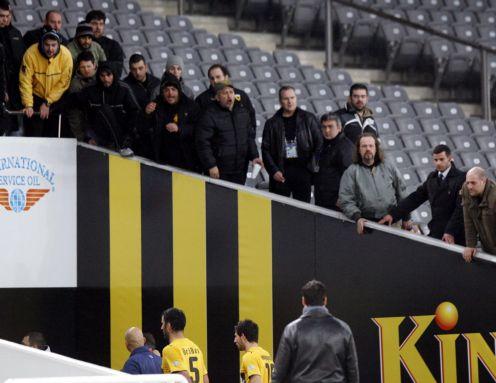 «Ή παίρνετε το Κύπελλο ή τελειώσατε» το μήνυμα των οπαδών της ΑΕΚ