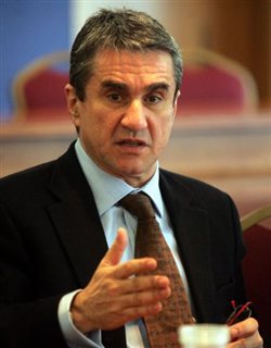 Σε ετοιμότητα στρατιωτικά νοσοκομεία και ιδιωτικές κλινικές λόγω της νέας γρίπης