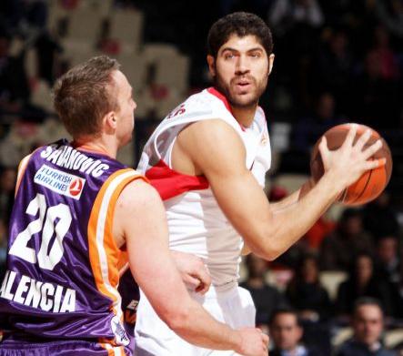 Σκέψεις για Γκόρντον στη θέση του Βασιλόπουλου