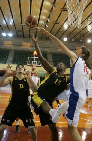 Το Μαρούσι λύγισε τον Ίκαρο στη Γλυφάδα με 81-77