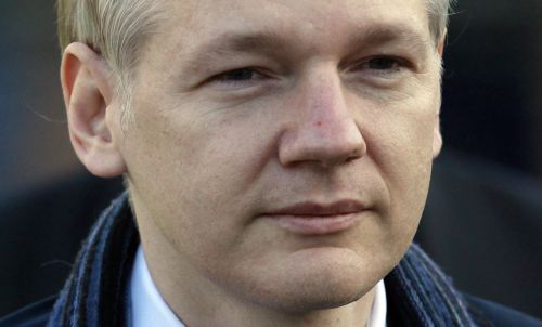 Αναβάλλεται για την Παρασκευή η απόφαση για την έκδοση του Άσαντζ στη Σουηδία