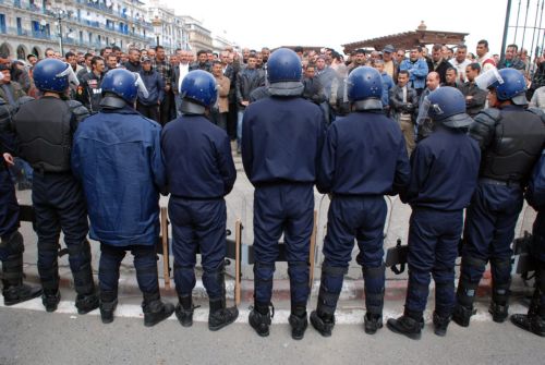 Σε ισχύ η άρση της 19ετούς κατάστασης έκτακτης ανάγκης στην Αλγερία