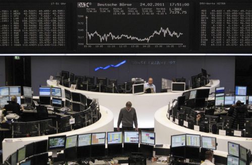 Πτώση στις ευρωπαϊκές αγορές την Πέμπτη, μεικτά πρόσημα στη Γουόλ Στριτ