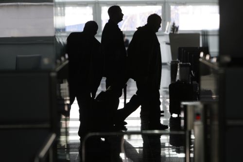 Περισσότερα προσωπικά δεδομένα επιβατών για πτήσεις εντός ΕΕ ζητά η Κομισιόν