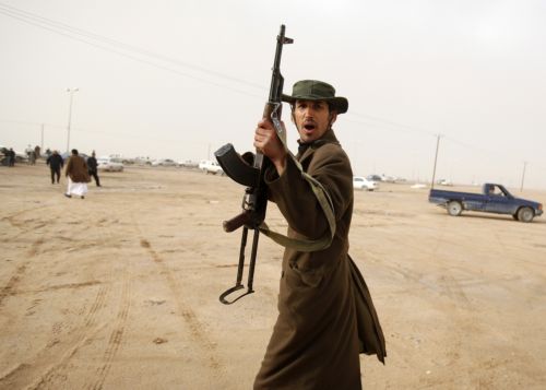 Συνεχίζονται οι συγκρούσεις στη Λιβύη, κρίσιμες συνομιλίες στη Γενεύη