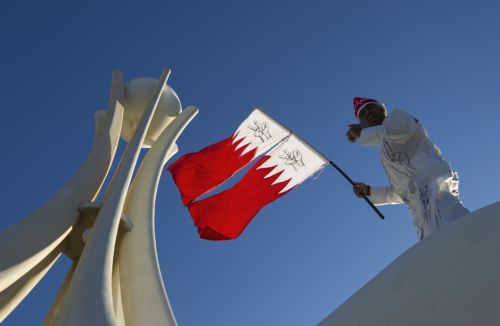 Εμμένουν οι διαδηλωτές στο Μπαχρέιν – Αιματηρή καταστολή σε Υεμένη και Αλγερία