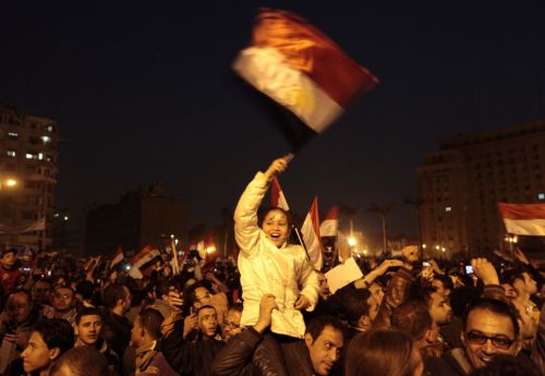 Παραιτήθηκε ο Χόσνι Μουμπάρακ, παραδίδει την εξουσία στο στρατό